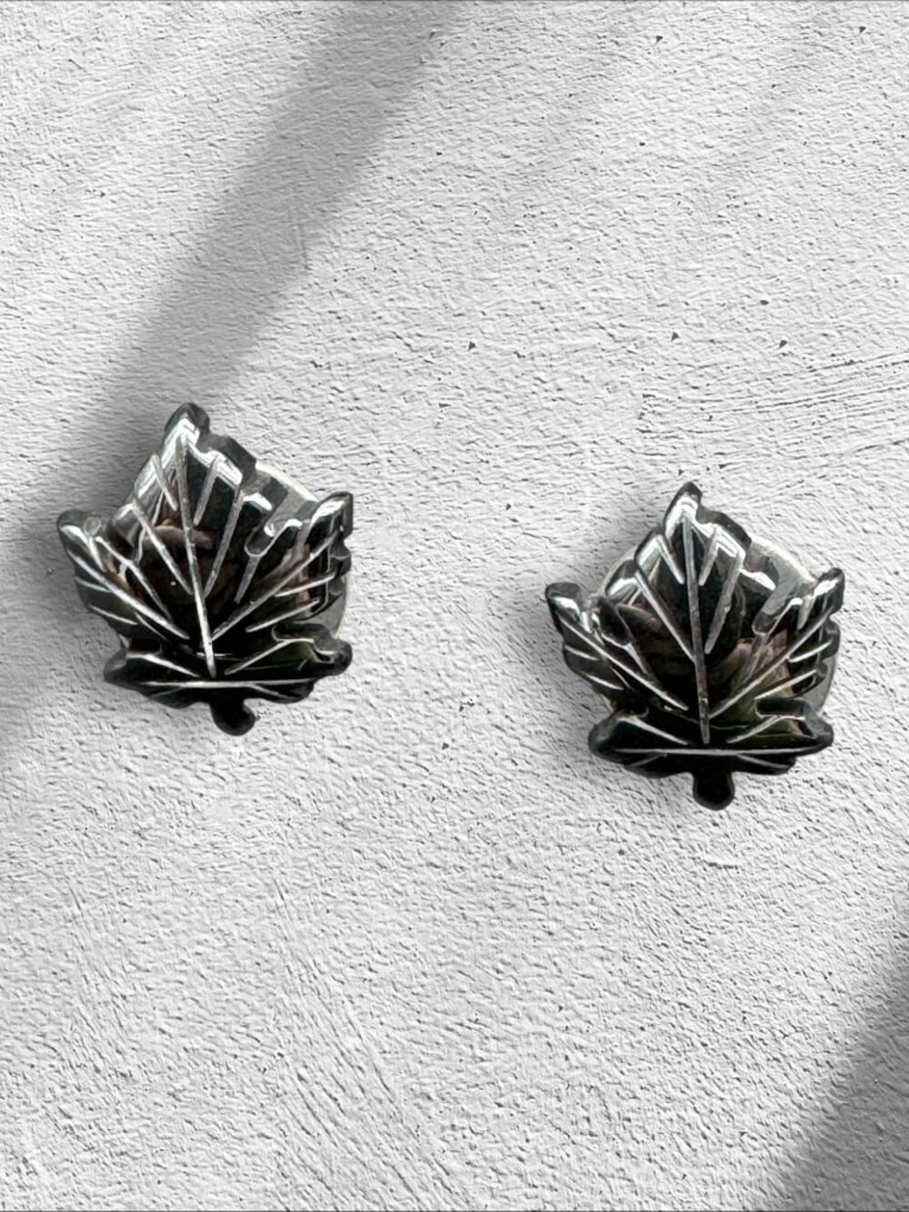 Maple Leaf Pierced Earrings Canada Black Shinny Black Metal Etched